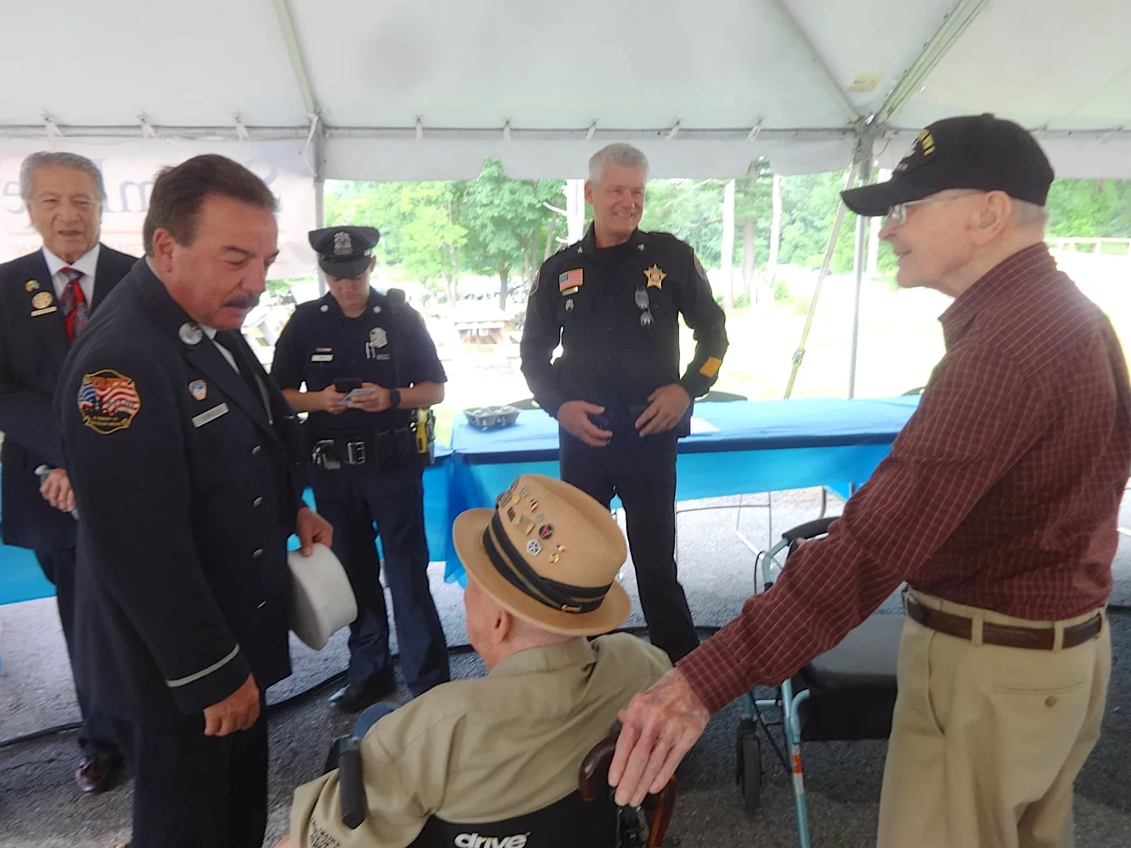 Veterans meeting at Military Service Day